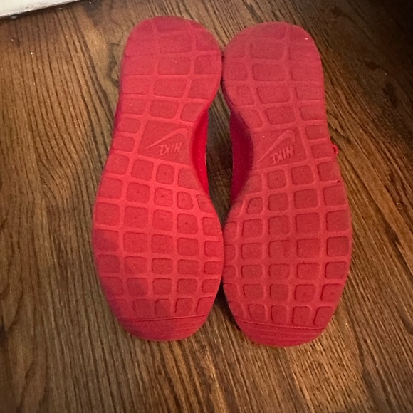 Nike Red - Picture 4 of 4